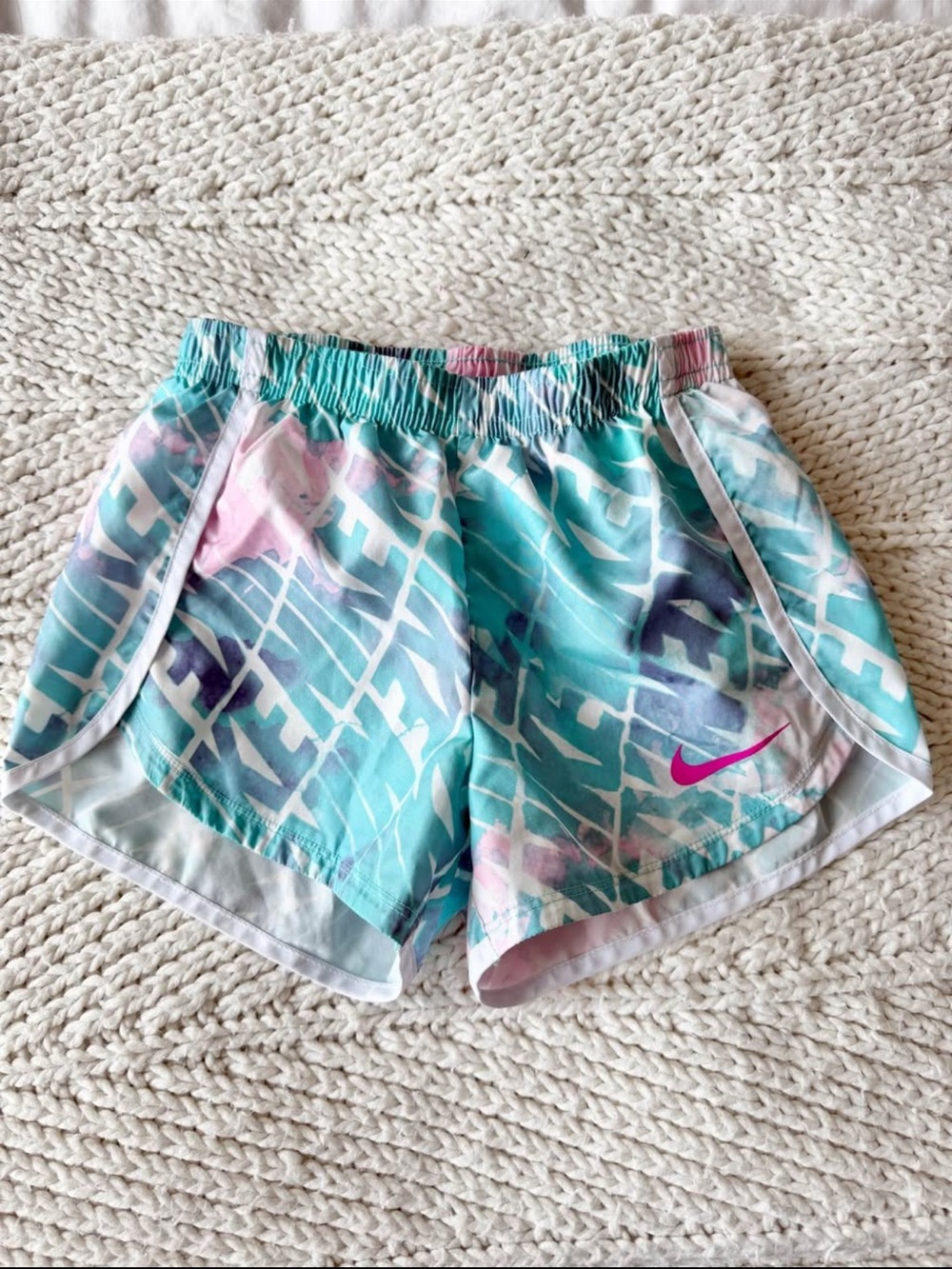 LIKE NEW Nike dri-fit little girl size 5-6
